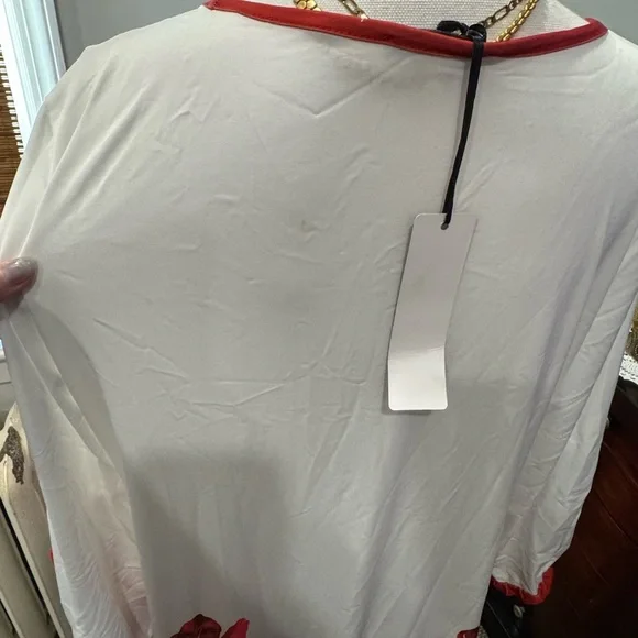 Chic White and Red Floral Dress - Picture 4 of 7